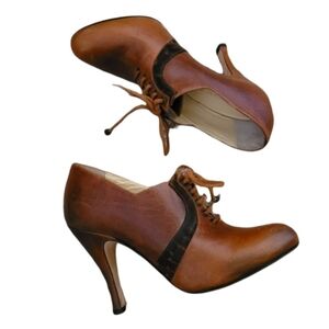 MARCHEZ VOUS XO‎ Yeardley - Brown Burnished Lace Up Oxford Heels